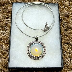 Vintage hand made iridescent pearl color necklace